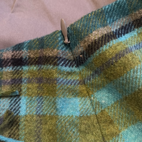 J. Jill Green and Blue Wrap Pencil Skirt - size 2P- fringe - wool blend - Picture 4 of 5
